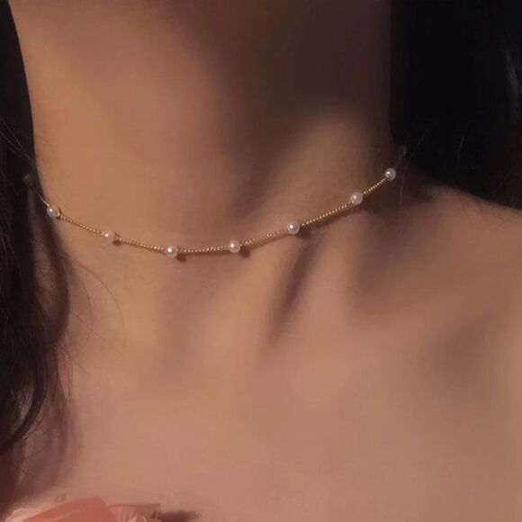Round Pearl Station Chain Necklace in Gold - Picture 4 of 7